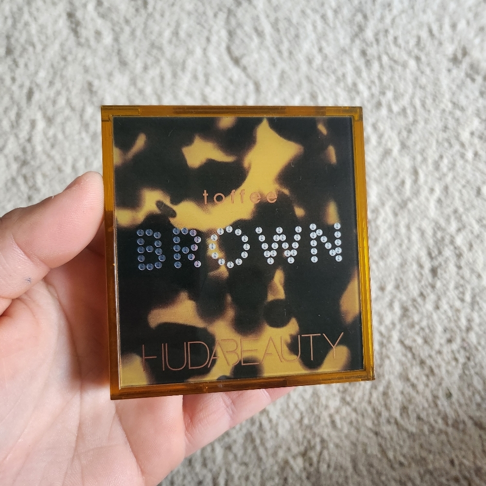 Huda Beauty toffee Brown Palette